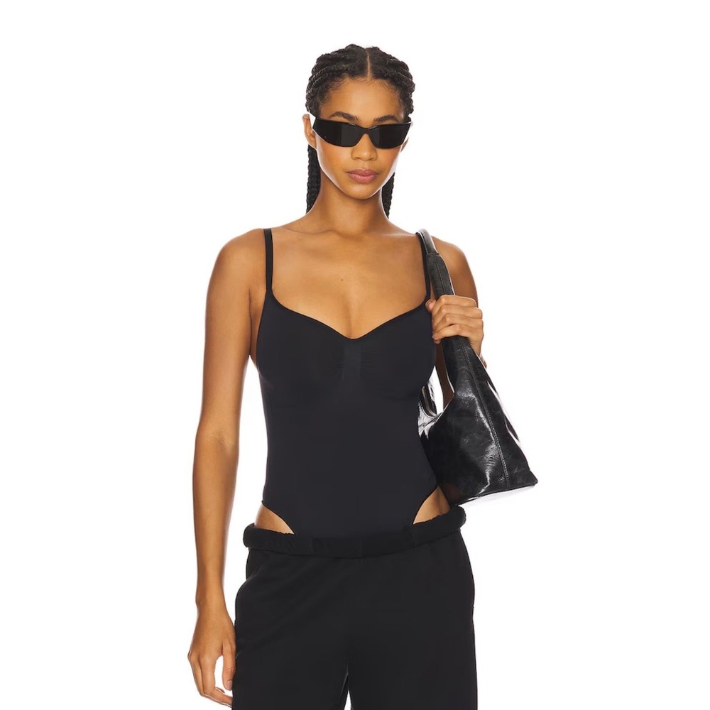 SKIMS Seamless Sculpt Thong Bodysuit in Onyx Size Small